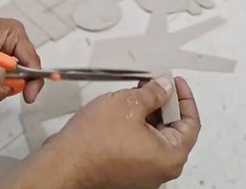 BEHIND THE SCENES: WATCH ARTIST BASUKI DAS GUPTA CREATE TEXTURE ON CANVAS
